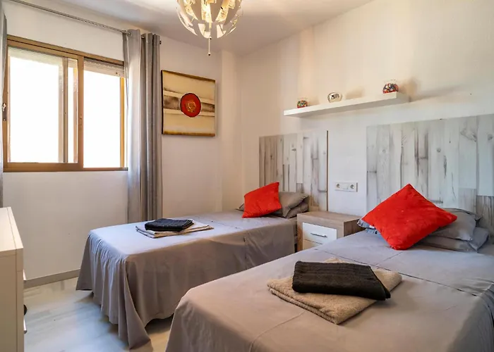 3 Bedroom Cozy Apartment In Las Lagunas De Mijas