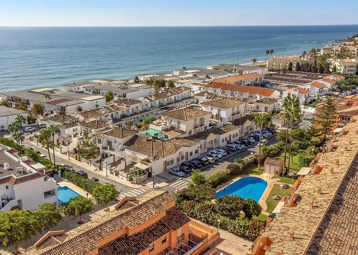 3 Bedroom Cozy Apartment In Las Lagunas De Mijas