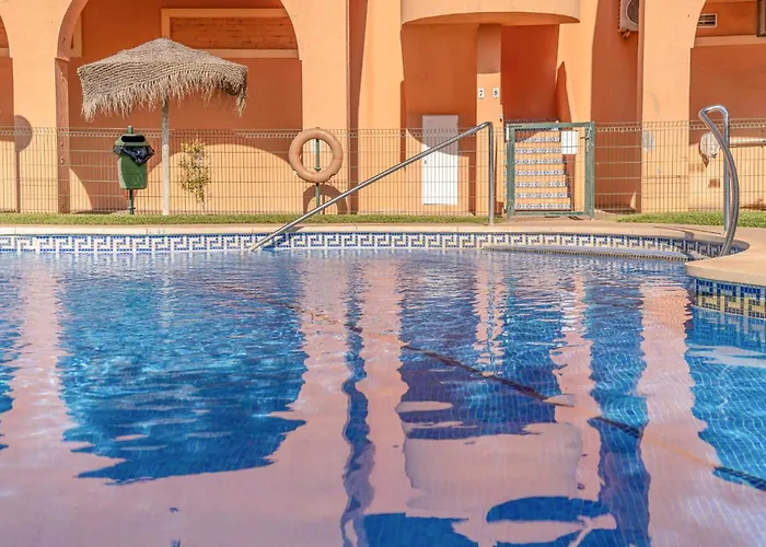 3 Bedroom Cozy Apartment In Las Lagunas De Mijas